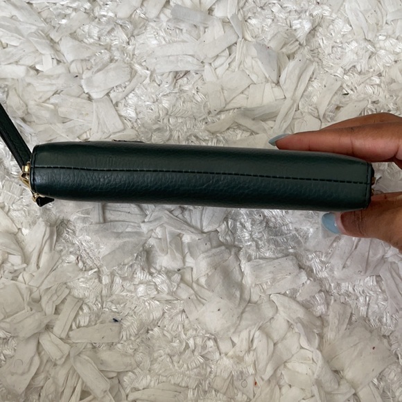 Green Fossil wristlet wallet - Picture 3 of 7